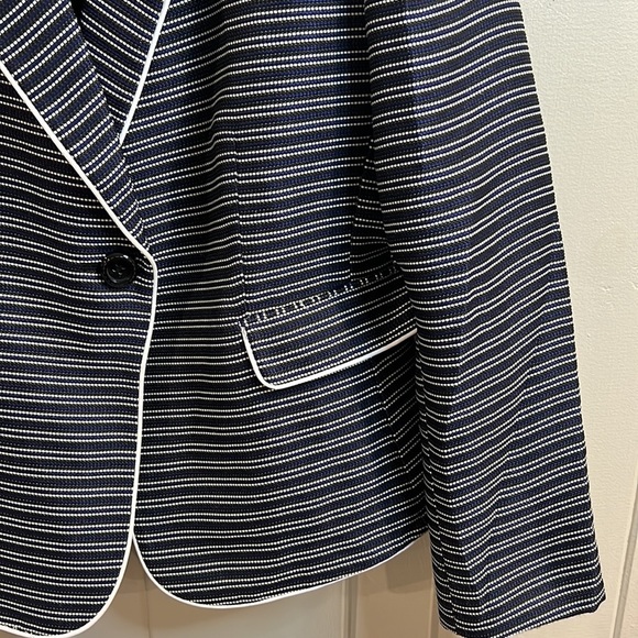 Tahari blue and black jacket coat; great for work - Picture 5 of 9